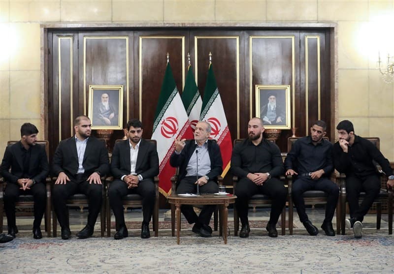 پزشکیان در دیدار تیم ملی کشتی‌: تسلیم‌شدن در وجود ما نیست
